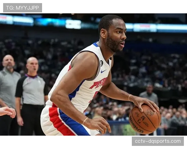 观点：现代篮球中，“侧翼渗透”已取代传统背身，成为更高效的进攻发起方式。